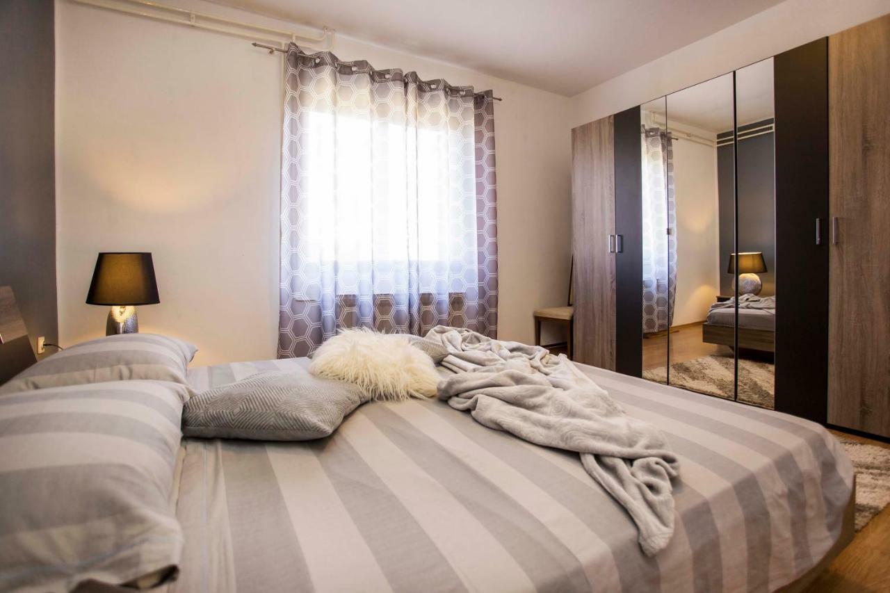 Paola Apartment พูลา ภายนอก รูปภาพ